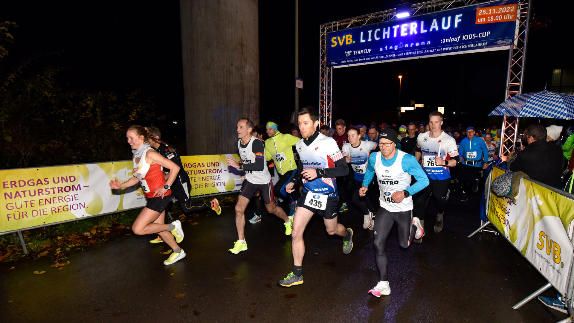 Beste Stimmung beim SVB-Lichterlauf trotz Dauerregen